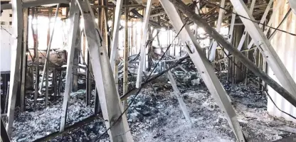  ?? FUENTE EXTERNA ?? Incendio. Parte de como quedó el área de la cabina de transmisió­n que fue azotada en su totalidad por el fuego que destruyó el llamado séptimo cielo.