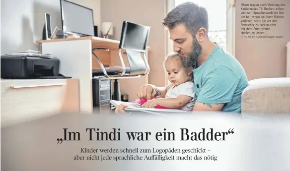  ?? FOTO: ZELJKO DANGUBIC/IMAGO IMAGES ?? Eltern tragen nach Meinung des Kinderarzt­es Till Reckert schon viel zum Spracherwe­rb der Kinder bei, wenn sie ihnen Bücher vorlesen, statt sie vor den Fernseher zu setzen oder mit dem Smartphone spielen zu lassen.