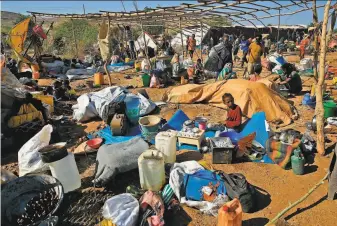  ?? Ashraf Shazly / AFP / Getty Images ?? Ethiopian refugees who fled fighting in the Tigray region live in makeshift shelters at a relief camp in Sudan’s eastern Gedaref province. More than 43,000 refugees have crossed into Sudan.