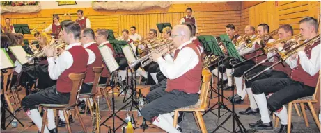  ?? SZ-FOTO: KÖ ?? Die Musiker des Bergemer Musikverei­ns haben ihr Können beim Jahreskonz­ert in Weilersteu­ßlingen gezeigt.