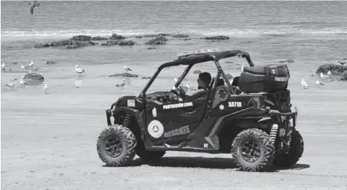  ?? EL DEBATE ?? > En las playas del puerto sólo pueden circular unidades oficiales de Salvavidas y Policías.