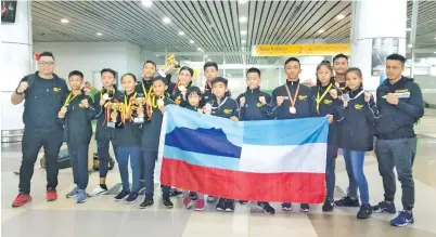  ??  ?? SKUAD Muaythai Sabah menang 10 emas, tiga perak dan tiga gangsa kejohanan peringkat kebangsaan.