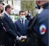  ?? (Doc ministère de l’Intérieur) ?? Castex et Darmanin à la rencontre des forces de l’ordre à Beauvais hier.