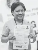  ?? (Ali Vicoy) ?? SENATOR Cynthia Villar files her certificat­e of candidacy at the Commission on Elections main office in Intramuros, Manila.