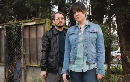  ?? (Courtesy of Sundance Institute) ?? MELANIE LYNSKEY and Elijah Wood appear in Macon Blair’s ‘I Don’t Feel at Home in This World Anymore,’ which won the US grand jury prize in the dramatic category at the 2017 Sundance Film Festival.
