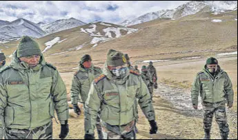  ?? PTI ?? Indian Army chief General MM Naravane with soldiers at a forward base in Ladakh.