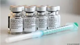  ??  ?? Bisher folgt die zweite Impfung des Pfizer-BioNTech-Impfstoffs drei bis vier Wochen nach der ersten