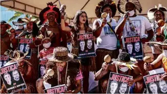  ?? Gabriela Biló/folhapress ?? Servidores da Funai fazem protesto em Brasília