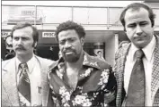  ?? Los Angeles Times ?? MAXWELL, center, is taken to a hearing in 1979. He was convicted in 1984 of killing two homeless men.