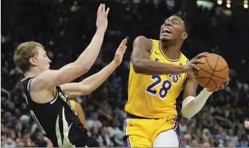  ?? MORRY GASH — THE ASSOCIATED PRESS ?? The Lakers’ Rui Hachimura drives against the Bucks’ AJ Green during his 16-point, 14-rebound effort on Tuesday.