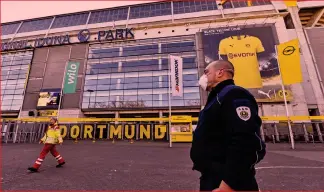  ?? AP ?? Ospedale Lo stadio del Borussia Dortmund; la tribuna nord adibita a centro assistenza per i colpiti dal Covid-19