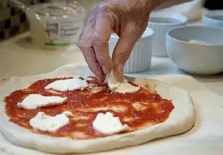  ??  ?? Outdoor pizza ovens proved to be extremely popular during the pandemic because cooks had more time on their hands.