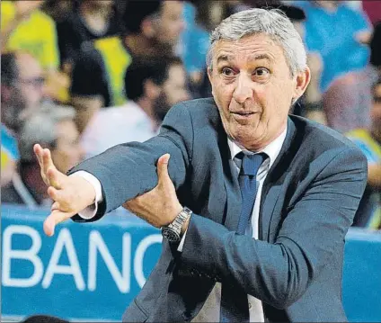  ?? FOTO: EFE ?? Gesto de Pesic dirigiendo desde la banda en un partido del Barça Lassa esta temporada