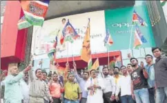  ?? IANS ?? Maharashtr­a Navnirman Sena workers staging a protest against Karan Johar’s upcoming film Ae Dil Hai Mushkil, Nagpur, October 20