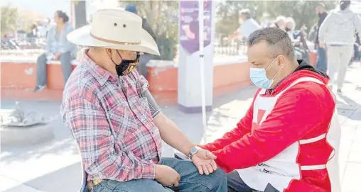  ?? /HÉCTOR DAYER ?? Aparte de traslados de enfermos Covid, se hacen revisiones en la zona Centro