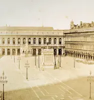  ??  ?? Senza tempo Piazza San Marco fotografat­a nel 1852-53 da Fortunato Antonio Perini
