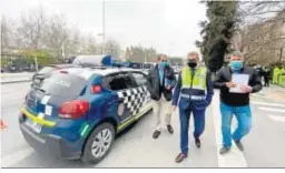  ??  ?? La Policía Local conciencia­rá a los conductore­s sobre el uso del carril.