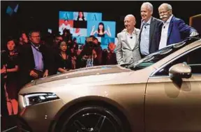  ?? REUTERS PIC ?? Daimler CEO Dieter Zetsche (right) and other executives at a world premiere for new Mercedes Benz A-Class L Sedan in Beijing, China, on Tuesday.