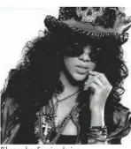  ??  ?? Rihanna bar Fannies design i videon till låten Rockstar 101.