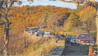  ?? BY RAY BOC ?? Record crowds have descended on Shenandoah National Park this year, many of them first-time visitors who are inexperien­ced with the outdoors and make what the park calls “poor decisions.”