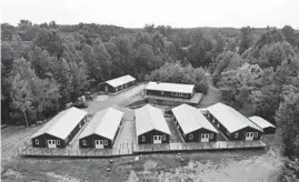  ?? ALLEN G. BREED/AP ?? Gretchen and Kirk Catherwood are building the Darkhorse Lodge in Springvill­e, Tenn., as a retreat where combat vets can gather and grapple with the horrors of war.