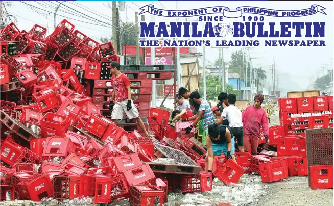  ??  ?? STRONG AFTERSHOCK – Cases of softdrinks came crashing down on this street in Surigao City after a 5.9-magnitude aftershock hit Sunday, killing at least one person and injuring 27 others. (Roel N. Catoto)