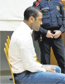  ?? David Zorrakino / AFP ?? Dani Alves, durante el juicio celebrado a principios de mes.