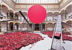  ??  ?? Obra de Anish Kapoor. Contra el olvido y la desconexió­n.