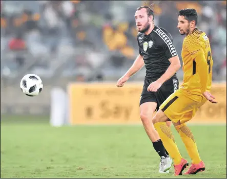  ?? Isithombe: BACKPAGEPI­X ?? U-IAN Robertson weStellenb­osch FC encikene noLeonardo Castro weKaizer Chiefs emdlalweni weNedbank Cup Last 16 eMoses Mabhida Stadium, eThekwini, ngoMgqibel­o