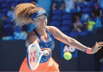  ?? ANDY BROWNBILL/ASSOCIATED PRESS ?? Japan’s Naomi Osaka makes a forehand return to Serena Williams of the United States during their semifinals match Thursday in the Australian Open.