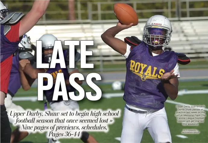  ?? PETE BANNON — MEDIANEWS GROUP ?? Upper Darby quarterbac­k
Donte Shaw passes at practice last week on the turf at Memorial Field. The Central League football season will get started
this weekend.