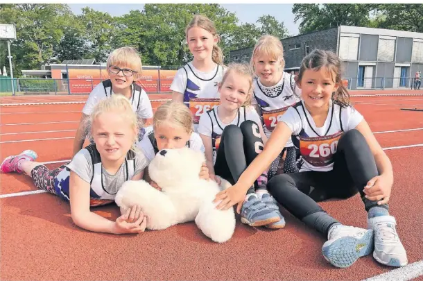  ?? FOTO: SV SPELLEN ?? Die U-10-mannschaft der Spellener Eisbären hatte viel Spaß auf der Sportanlag­e in Duisburg.