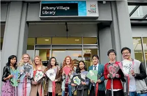  ?? PHOTO: EMILY FORD/FAIRFAX NZ ?? Upper Harbour Youth Caucus members involved primary school students to create kites for Albany Village Library.