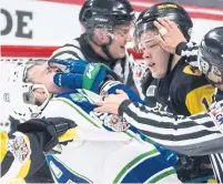  ?? JONATHAN HAYWARD/THE CANADIAN PRESS ?? Swift Current’s Beck Malenstyn gets a facewash in a tussle with Matthew Strome of the Bulldogs in Monday night’s game.