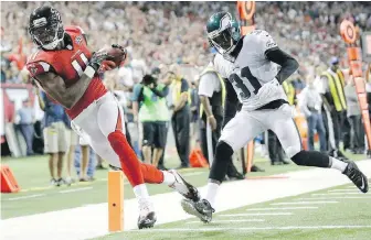  ?? BRYNN ANDERSON, THE ASSOCIATED PRESS ?? Falcons receiver Julio Jones hauls in a touchdown pass against Eagles defensive back Byron Maxwell during the first half in Atlanta on Monday.