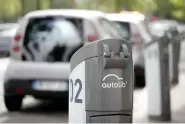  ?? Reuters ?? The end of Paris’ Autolib scheme opens up a host of opportunit­ies for ride-sharing companies. —
