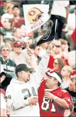  ?? D. ROSS CAMERON — STAFF ARCHIVES ?? Tony Sole, left, and Gilbert Pena, both of San Jose, are buddies turned rivals as they attend a 49ersRaide­rs exhibition game at Candlestic­k Park in 2001.