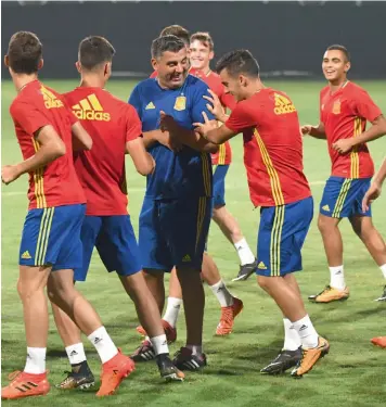  ??  ?? Members of the Spanish team share a light moment at a practice session in Kolkata on Friday, the eve of their U-17 World Cup final against England. —