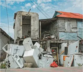  ??  ?? Tanto en San Andrés como en Quibdó la disposició­n final de electrodom­ésticos es uno de los problemas más graves.