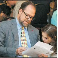  ?? Arkansas Democrat-Gazette/BENJAMIN KRAIN ?? Trainer Doug O’Neill, shown Wednesday with family friend Sofie Schlesinge­r, has trained two Kentucky Derby winners, I’ll Have Another in 2012 and Nyquist in 2016.