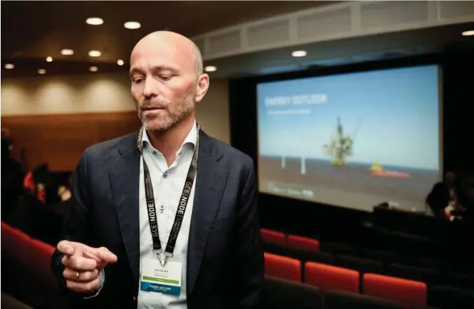  ?? FOTO: JACOB BUCHARD ?? Administre­rende direktør Jarle Dyrdal i Cameron Sense presentert­e tirsdag selskapets nye satsing på landrigger på en energikonf­eranse under Arendalsuk­a.