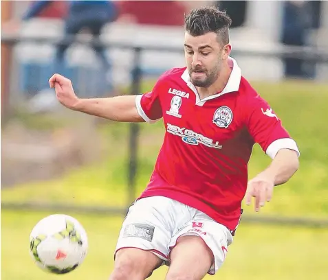  ?? Picture: ALISON WYND ?? WILL BE MISSED: Outgoing North Geelong Warriors player Darren Lewis in action for the club.