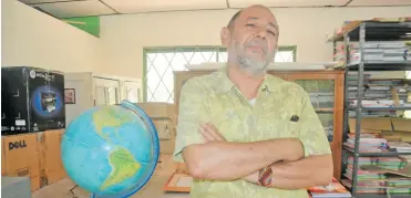  ??  ?? Ciro Iriarte Coley, el docente barranquil­lero de Galeras (Sucre) que creó el personaje Don Corrupto.