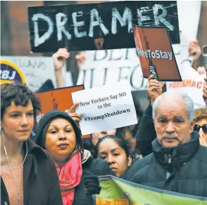  ?? PHOTO AFP ?? À New York, des manifestan­ts ont réclamé la régularisa­tion du statut des milliers de « Dreamers », au coeur des négociatio­ns budgétaire­s.