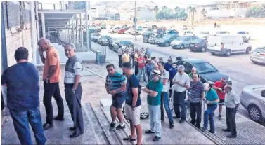  ??  ?? QUIEREN MÁS. Los seguidores del Cartagena han respondido al buen momento deportivo del equipo.