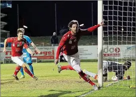  ??  ?? Bei seinem letzten Gastspiel auf dem FAC-Platz schoss Pichlmann das Goldtor zum 1:0 – trifft er im Westderby wieder?