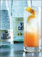  ?? E. JASON WAMBSGANS/CHICAGO TRIBUNE; SHANNON KINSELLA/FOOD STYLING ?? Vichy Catalan can be used as a mixer in drinks.