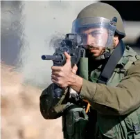  ?? AFP ?? An Israeli soldier fires a rubber bullet towards Palestinia­ns during clashes in the village of Kfar Qaddum, near Nablus. —