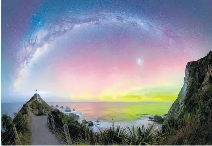  ?? Photo / Douglas Thorne ?? Douglas Thorne’s photo of the aurora which emerged to the right of the Nugget Point lighthouse.