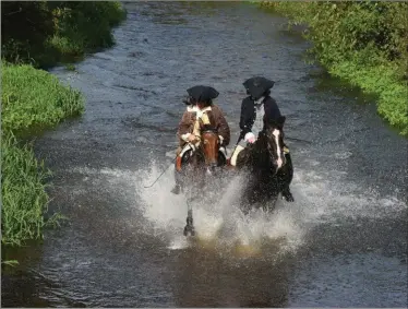  ??  ?? Jockeys John Roche and Pearse Gallagher in a recreation of the first ever steeplecha­se from Buttevant to Doneraile in 1752 that will feature on a documentar­y about the history of the Irish Grand National being screened on RTE One next Monday evening.